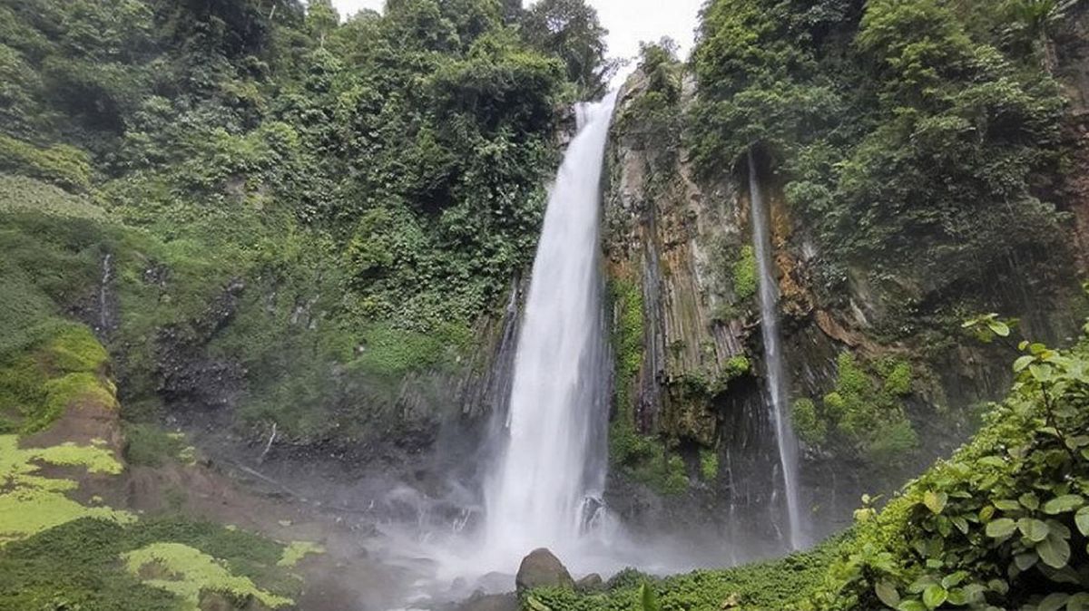 air terjun tri mutiara karang